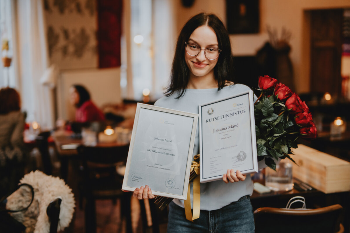 Johanna Mänd, neljanda taseme kelner, kahesaja tuhandenda kutsetunnistuse omanik.